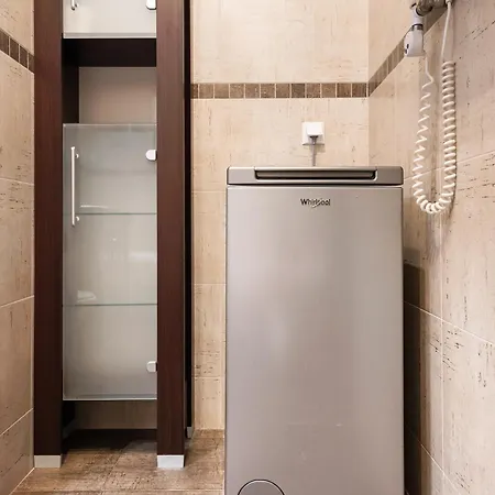 Brodnowski Comfort By Bookinghost *